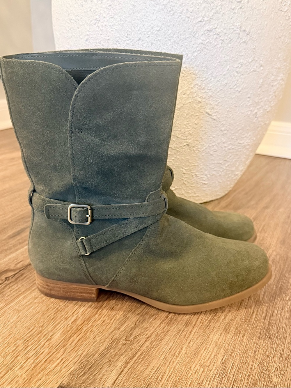 KOOLABURRA by UGG Moto Boots Women’s Sz 8.5 Suede Olive Green Harness Comfort